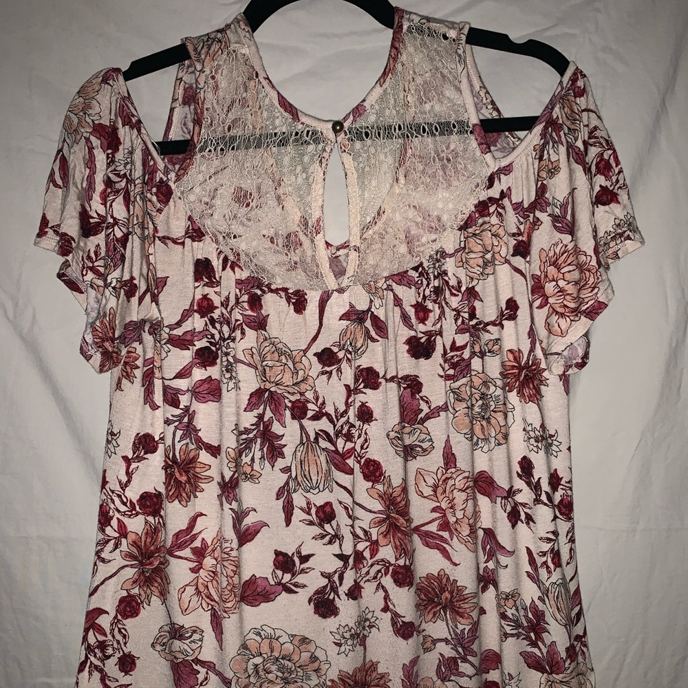 Floral Top - Picture 2 of 2